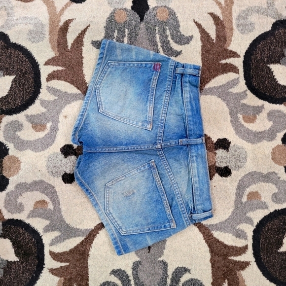 BDG Women's Size 25 Mid Rise Cheeky Shorts - Picture 9 of 11